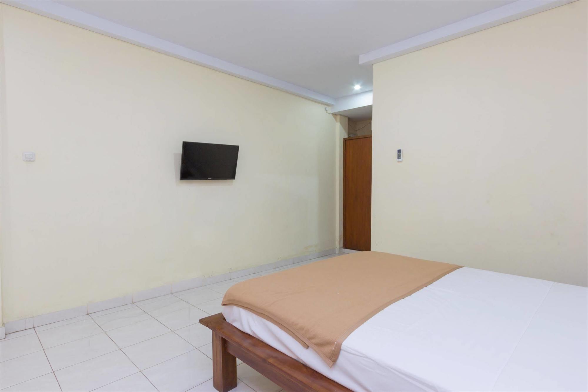 Reddoorz @ Petitenget Street سمينياك المظهر الخارجي الصورة